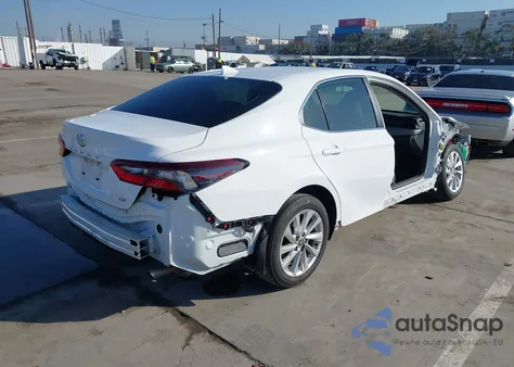 2023 Toyota Camry Le z USA, uszkodzony, nr VIN 4T1C11AK7PU799967